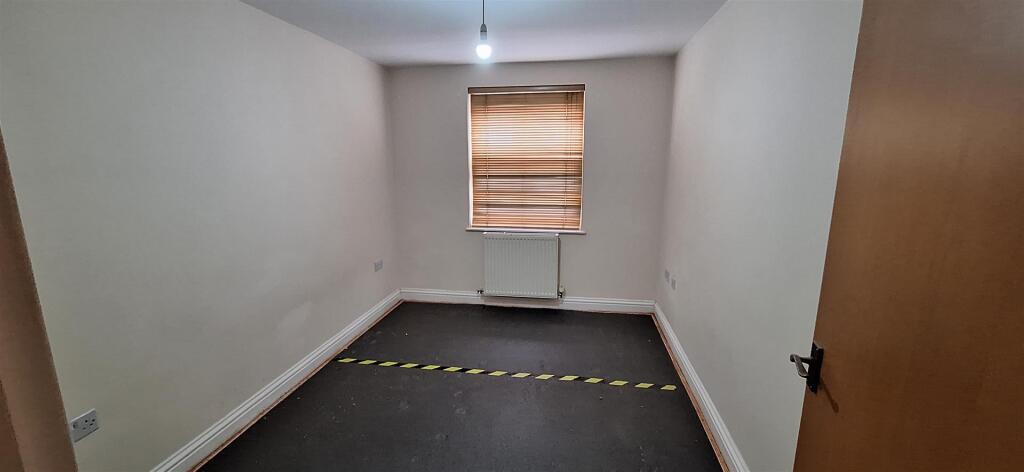 Bedroom 1.jpg