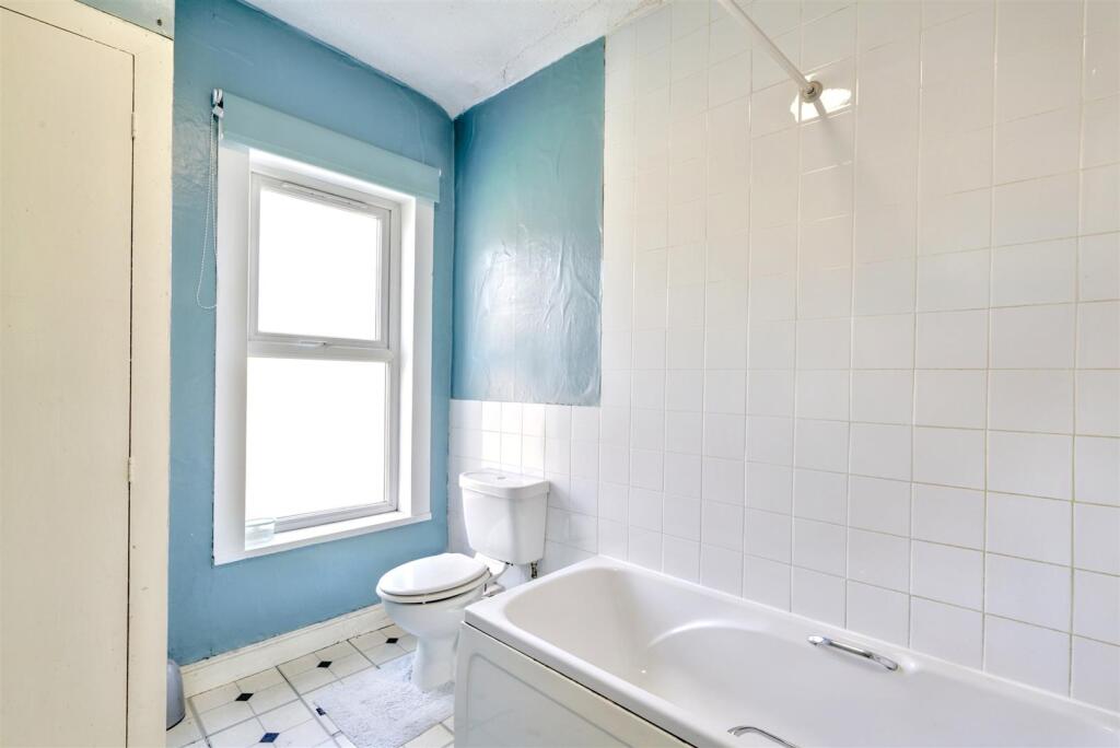 Bathroom 1_2.jpeg
