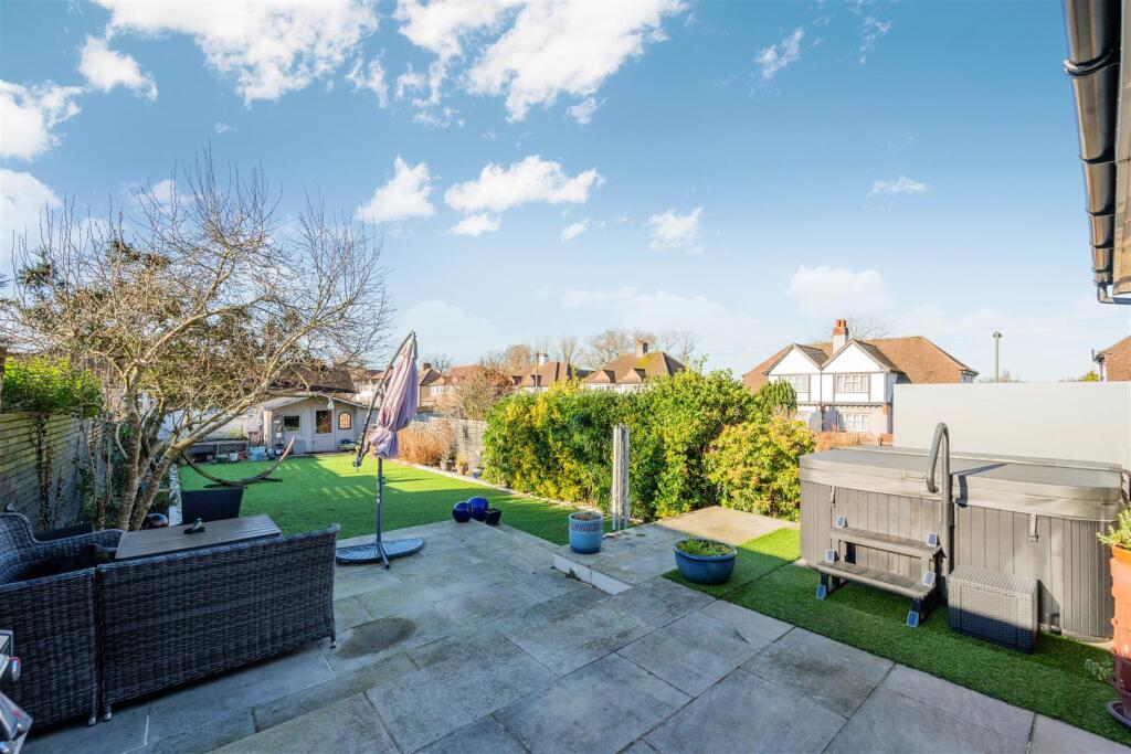 AMBERLEY GARDENS (20 FROM 34)-30.jpg