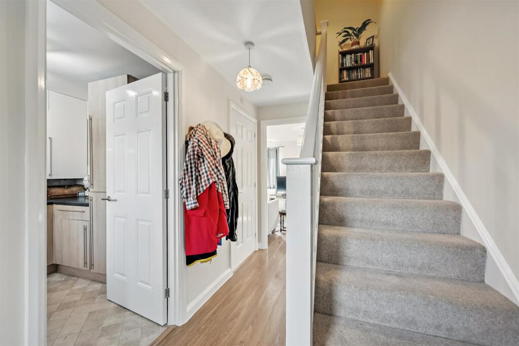 Saxton Mee 4 Olympian Way 0021.jpg