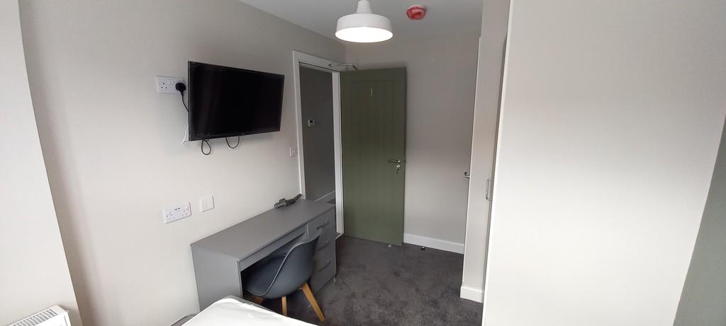 ROOM 1