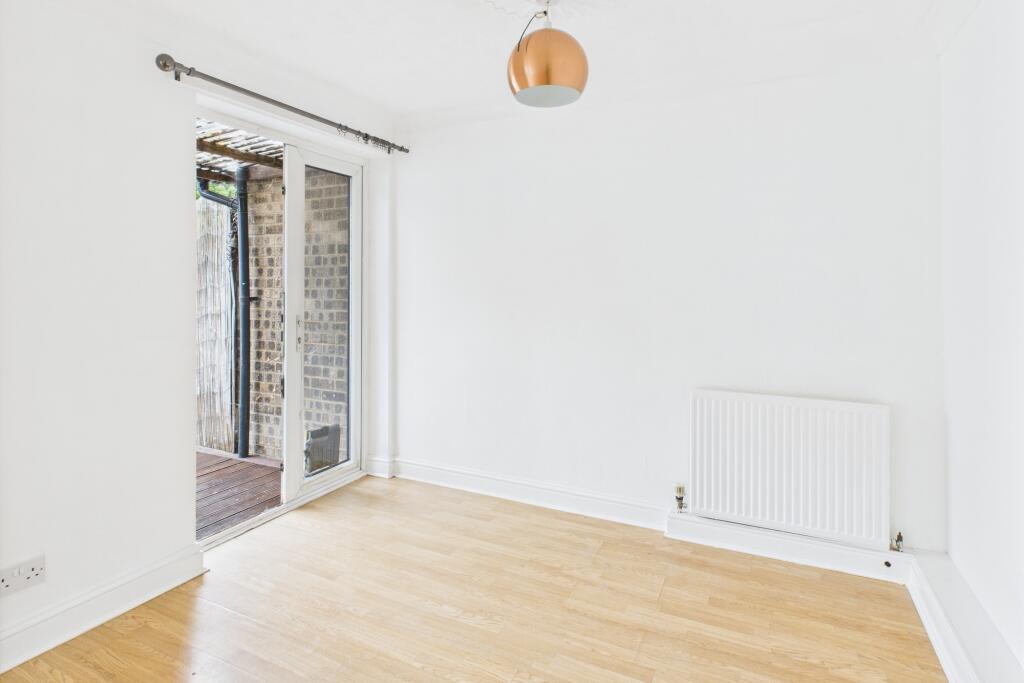 CAM02545G0-PR0469-STILL006