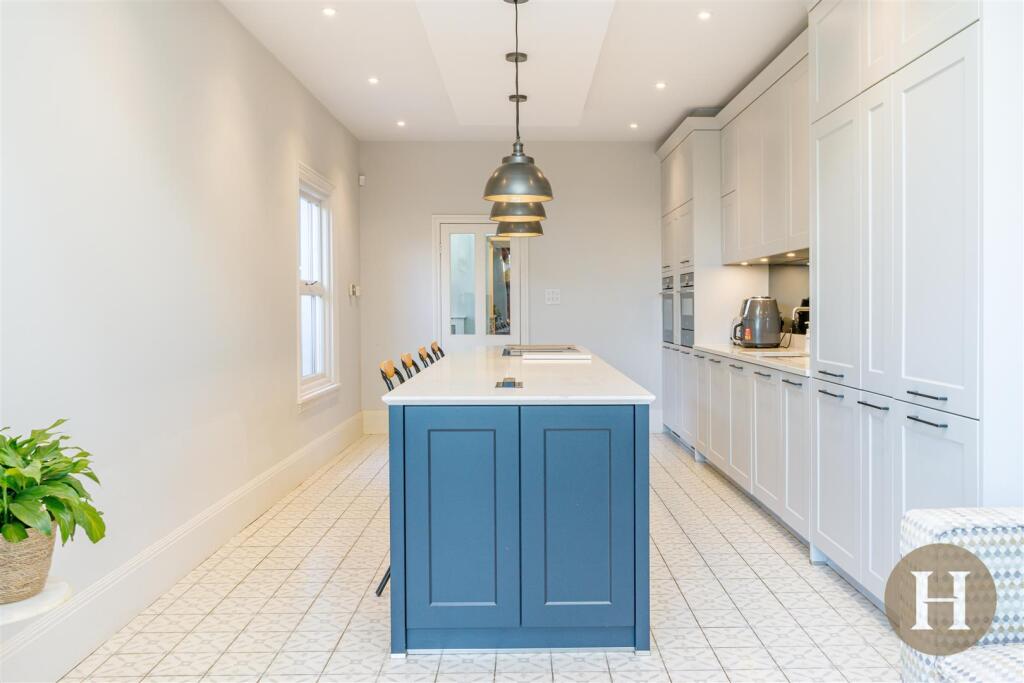 Hadleigh Estate Agents-21.jpg