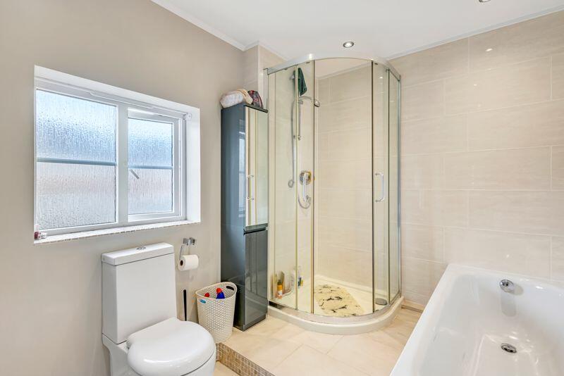 EN SUITE
