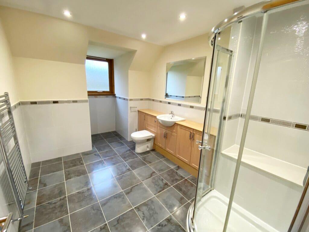 EN-SUITE SHWRM