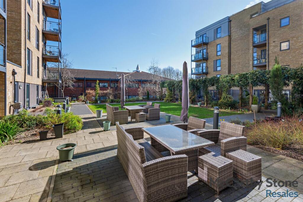 8639828-exterior02-800.jpg