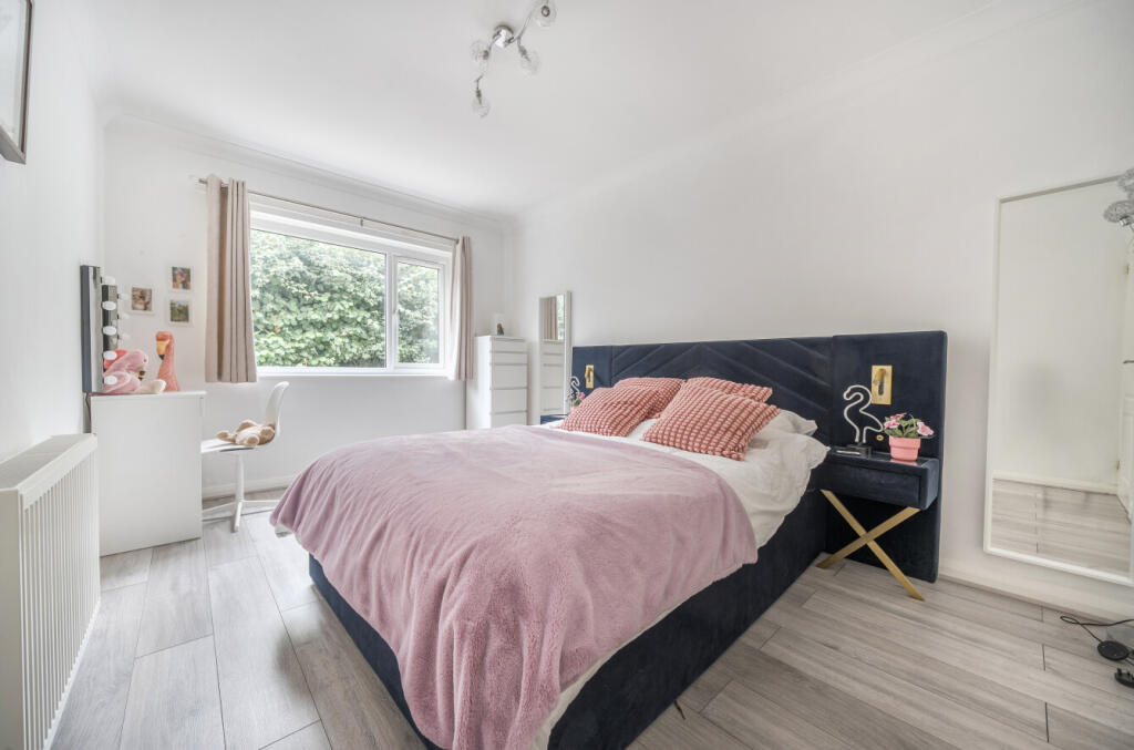 1336589-9-6895d77...