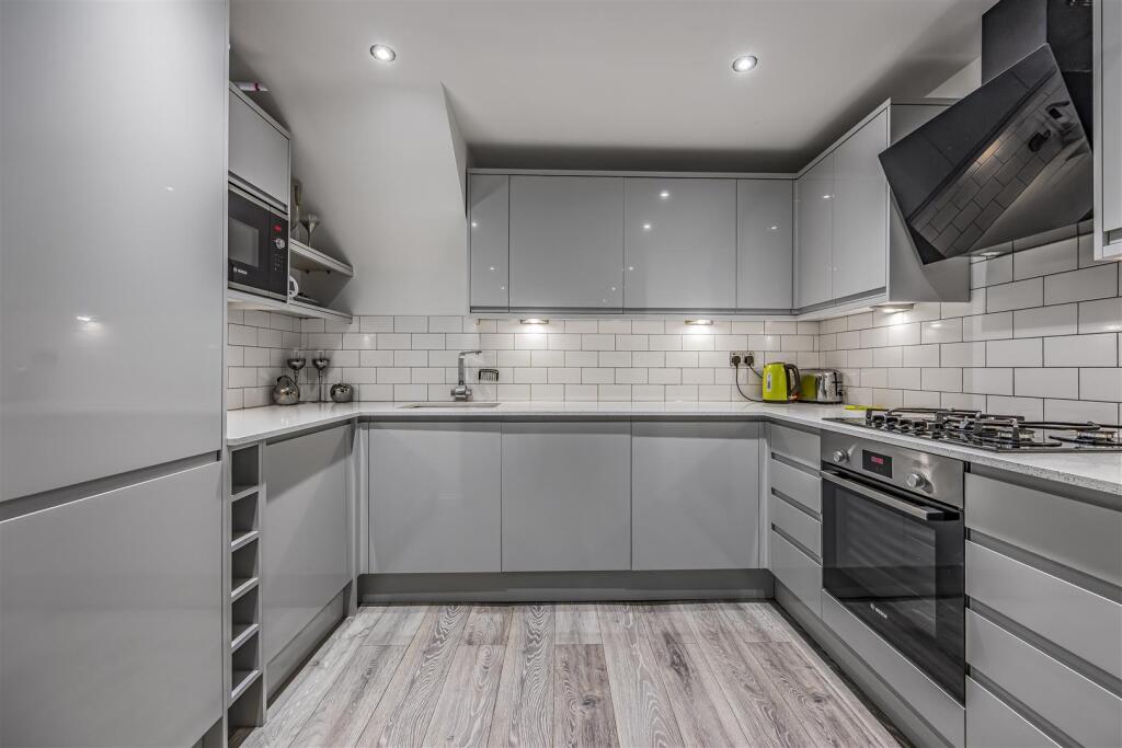 5 Clearwater Apartments, South Parade, Southsea-Po