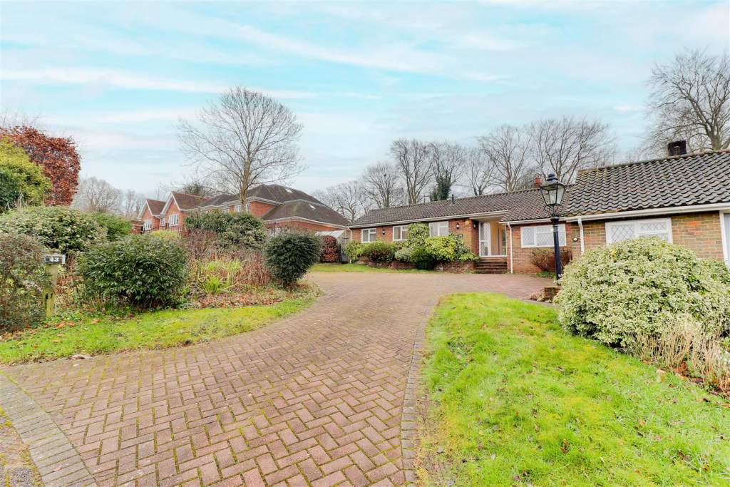 07. Front aspect 1.8-Edit.png