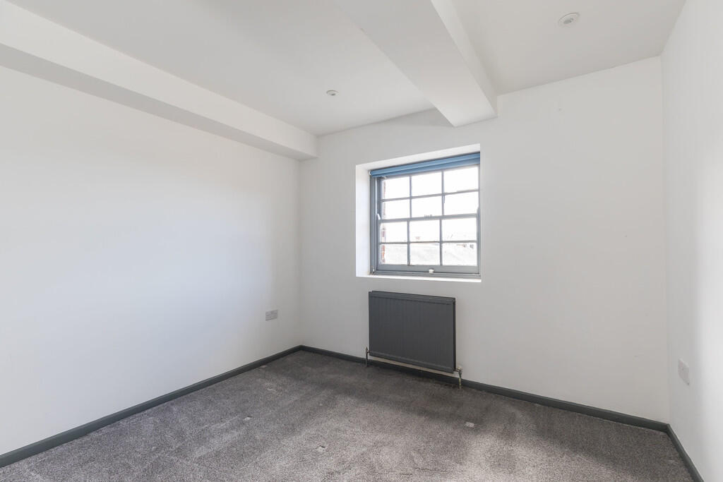 Flat 3, 111b West...