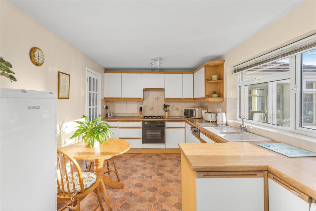 7 Lawrence Leys, Bloxham-13.jpg