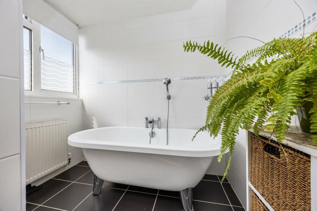 Hogarth Road, 8-010.jpg