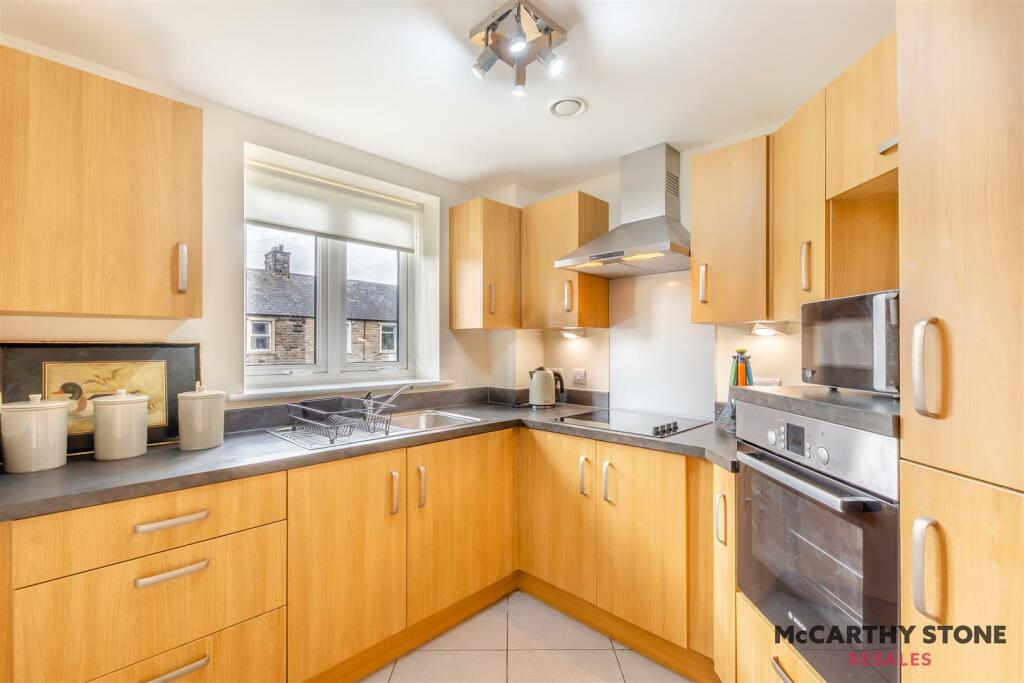 8615413-interior02.jpg