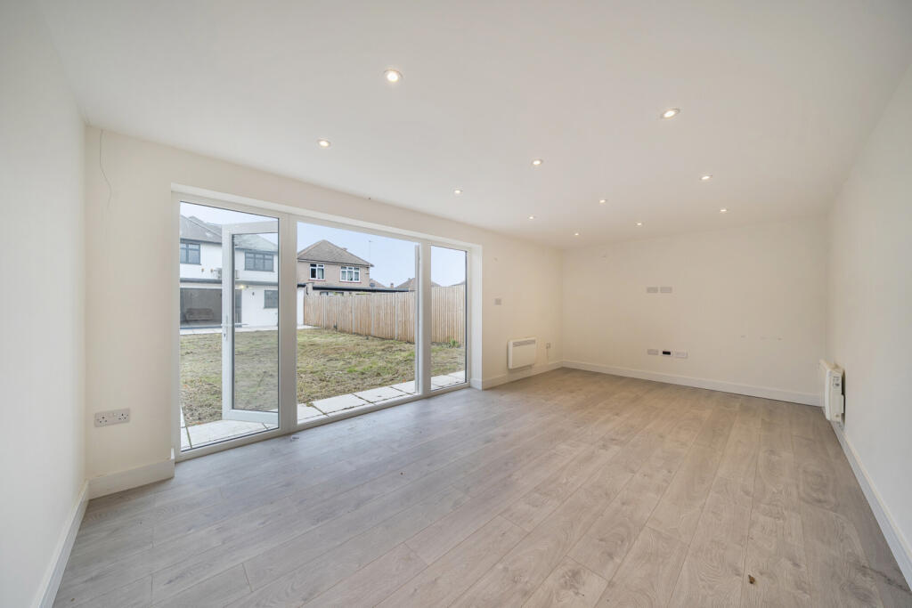 1369137-3-68ed12a...