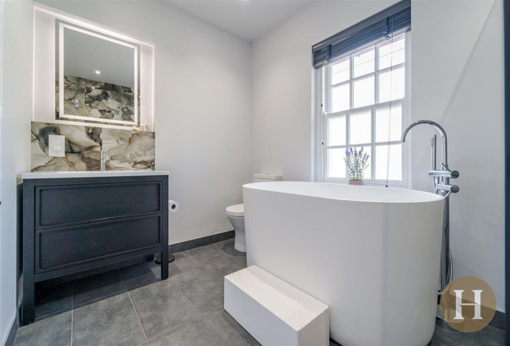 Hadleigh Estate Agents-17.jpg