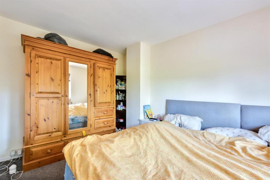 Bedroom 1_2.jpeg