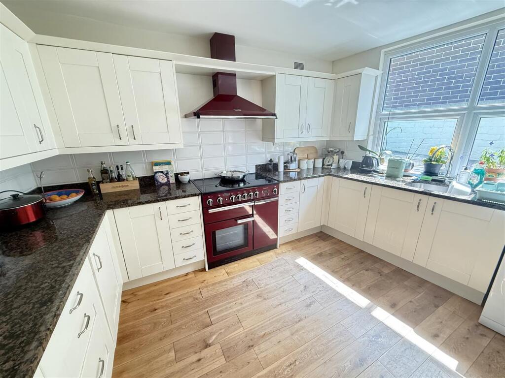 Kitchen &amp; breakfast room