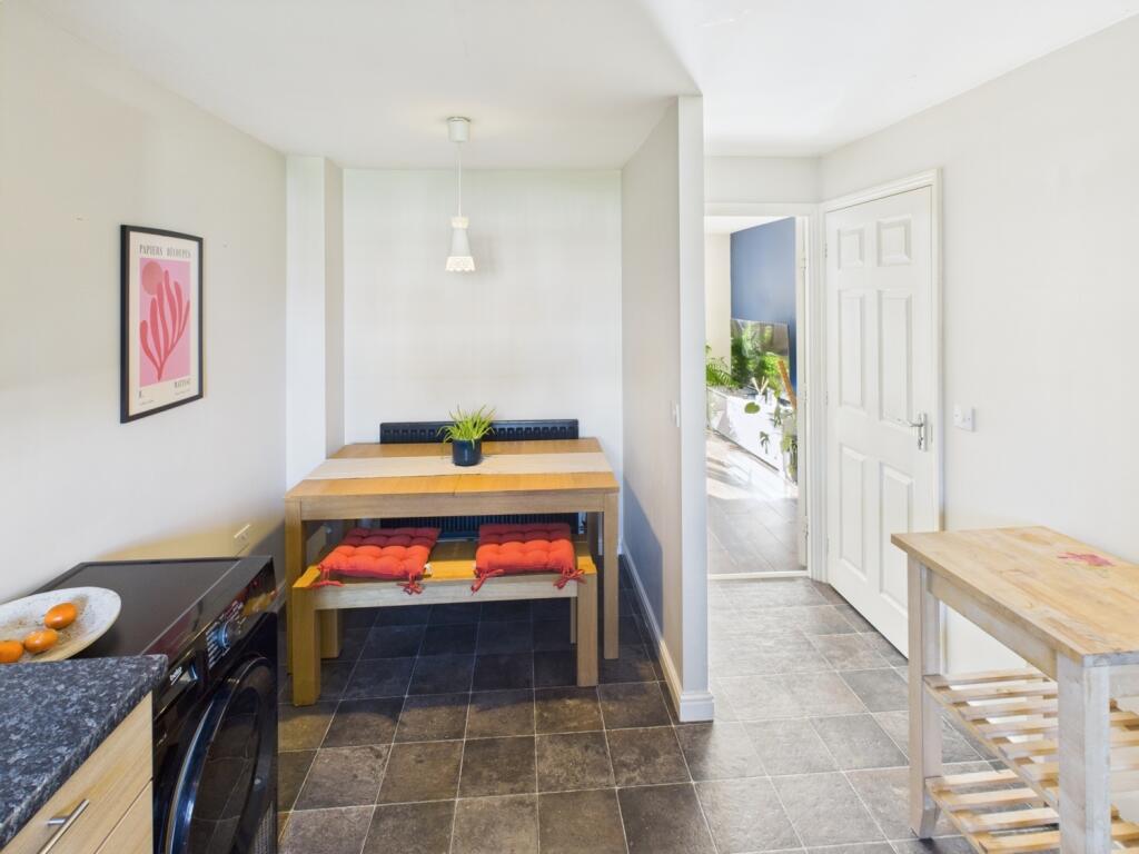 CAM04233G0-PR0016-STILL001