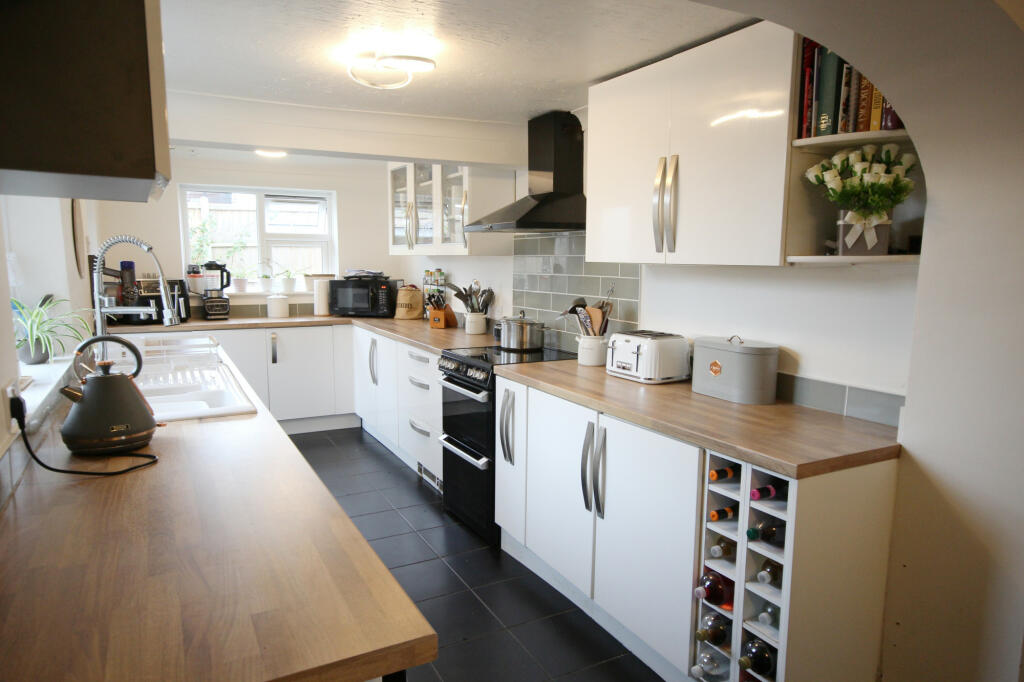 Kitchen/Dining Area