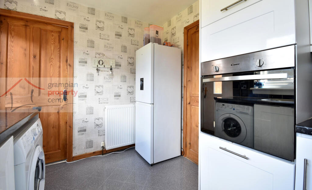 kitchen 2 .JPG
