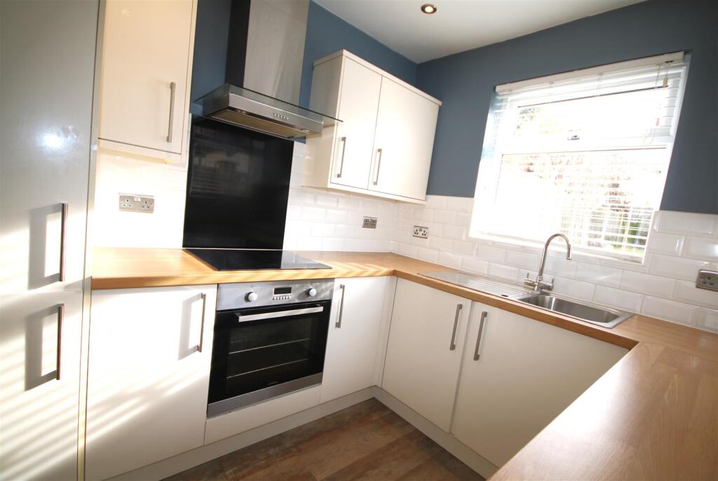 Kitchen b.JPG
