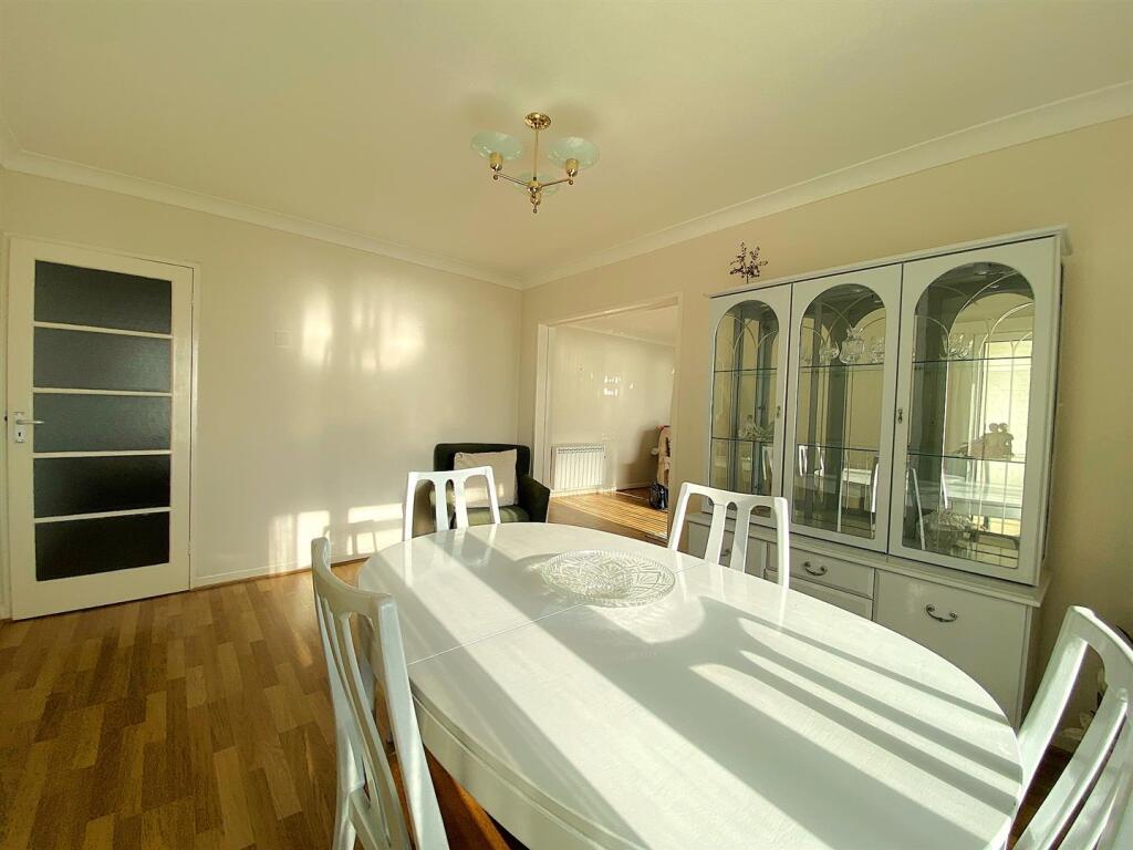 7 Tobago - Diner3.jpg