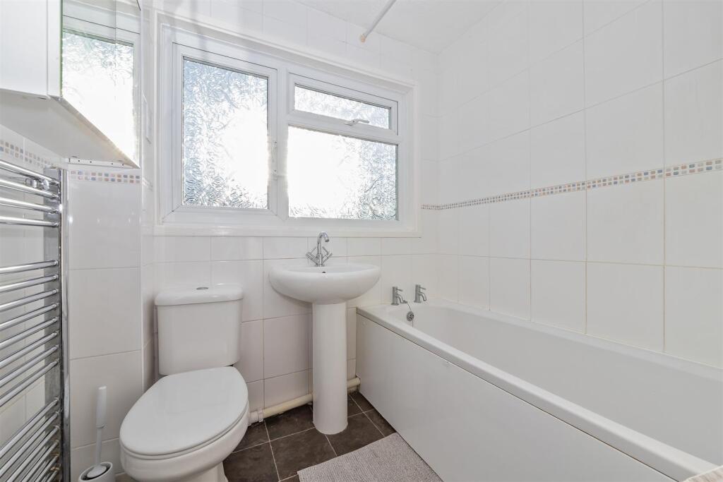 26KitchenerClose-24.jpg