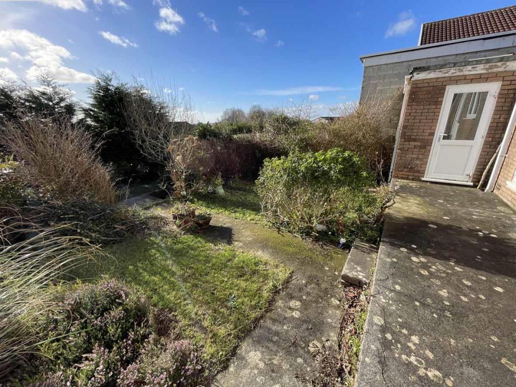 Durris Close 18 Garden 1.jpg