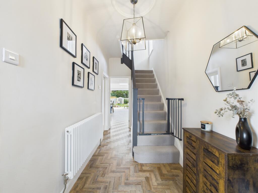 CAM02386G0-PR0140-STILL036