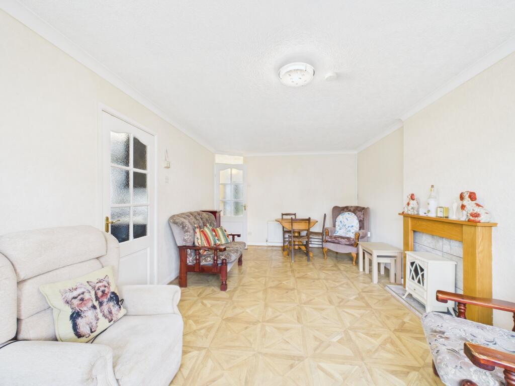 CAM02093G0-PR0061-STILL011