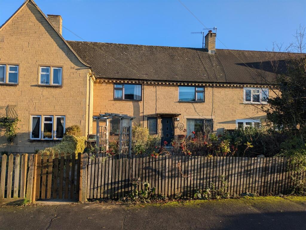 Front - 22 Rye Close.jpg