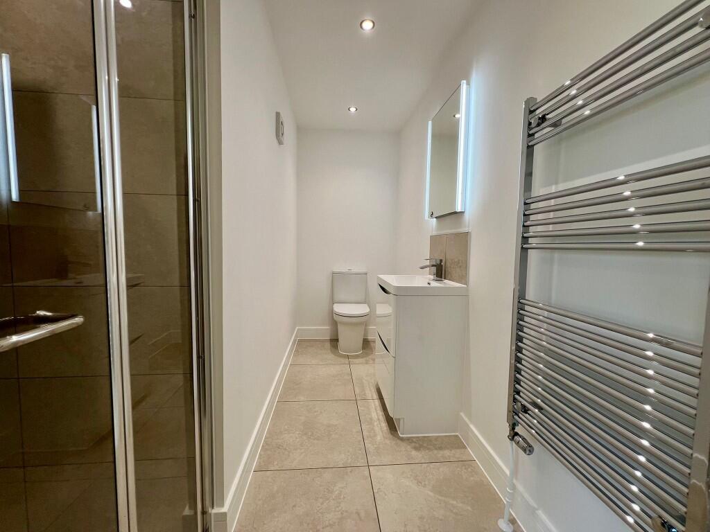 Ensuite to bedroom 1