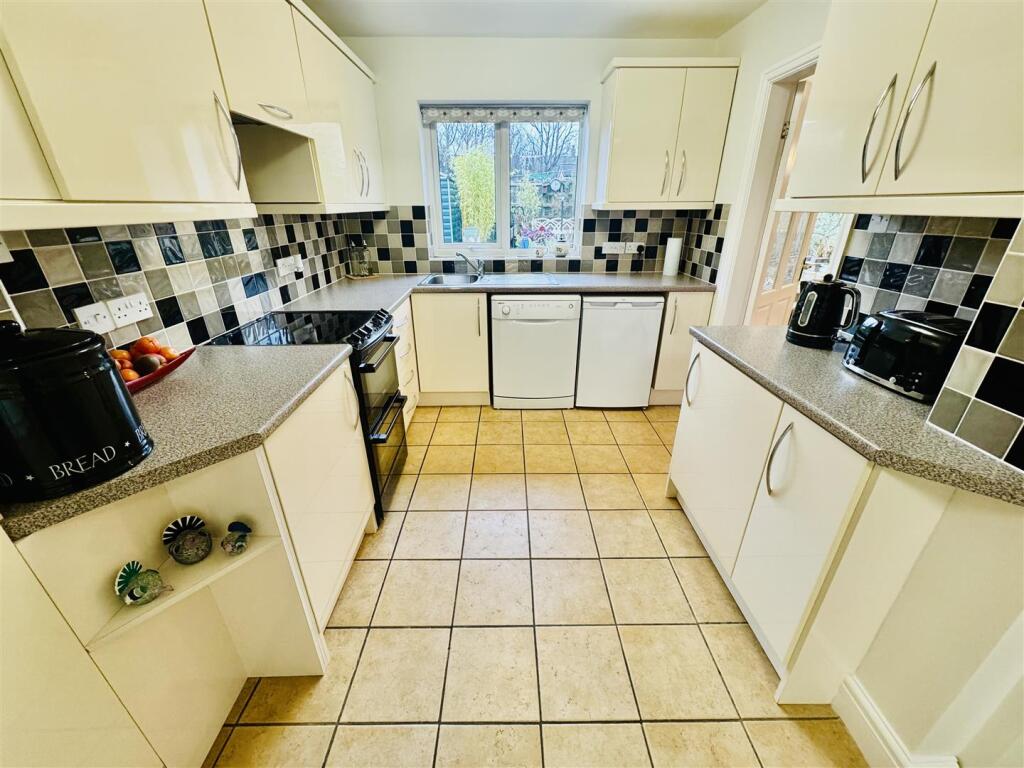 KITCHEN/BREAKFAST ROOM