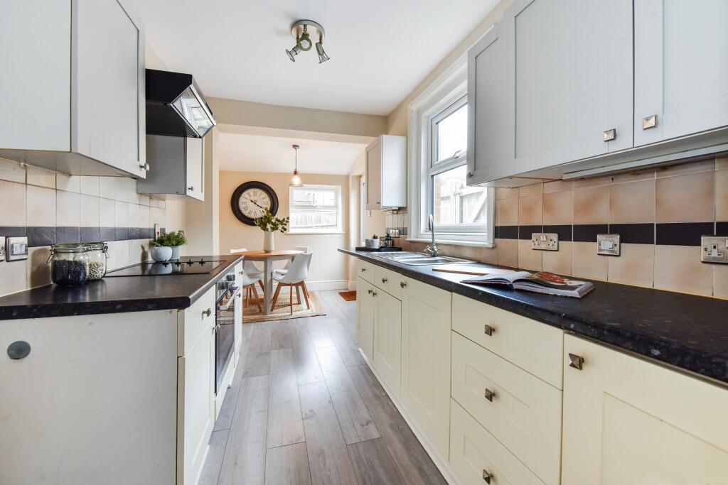KITCHEN/BREAKFAST ROOM