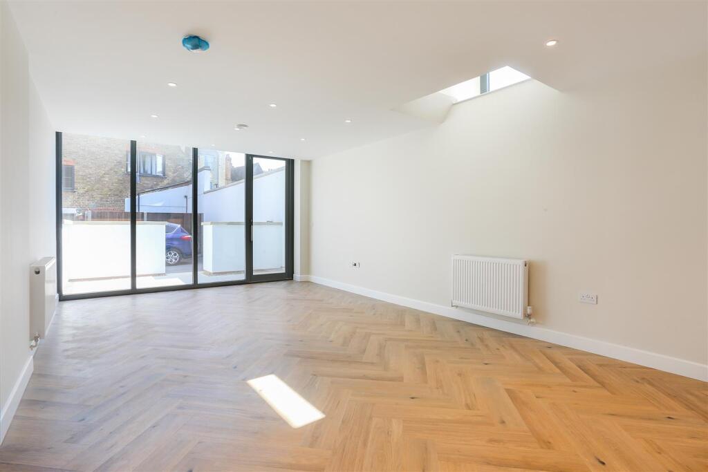 1469541018 - The Works, High Steet, KT1710.jpg