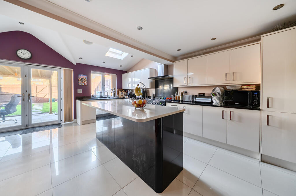 1396044-2-695e4c6...