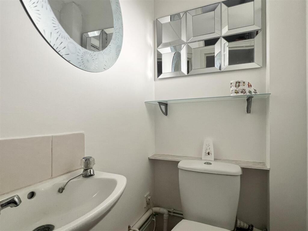 Cloakroom/WC