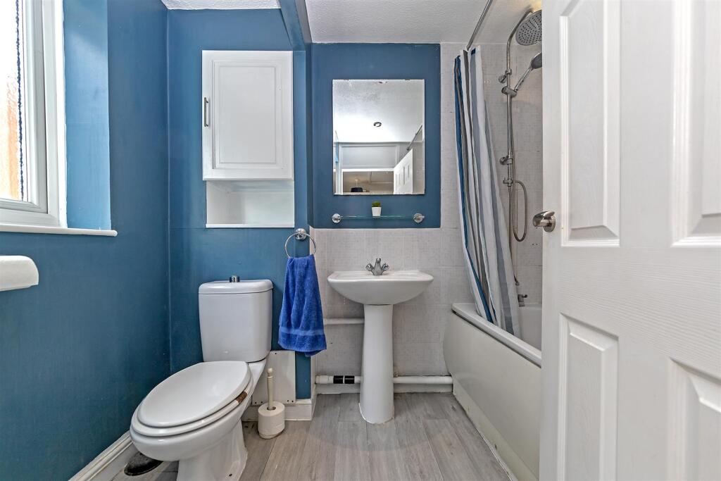 26PinewoodClose-31.jpg