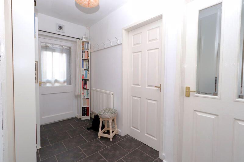 Entrance Porch &amp; L Shaped Entranc...