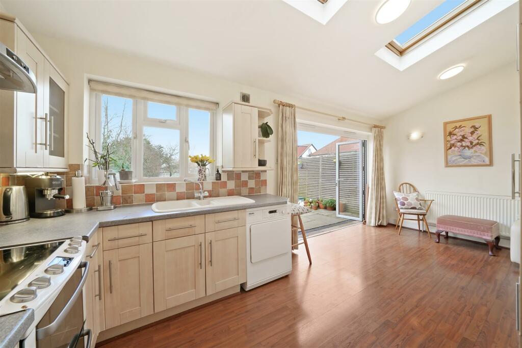 6 Abbotts Drive - LoMJoK7kmZ6rr0j8fYI3.jpg