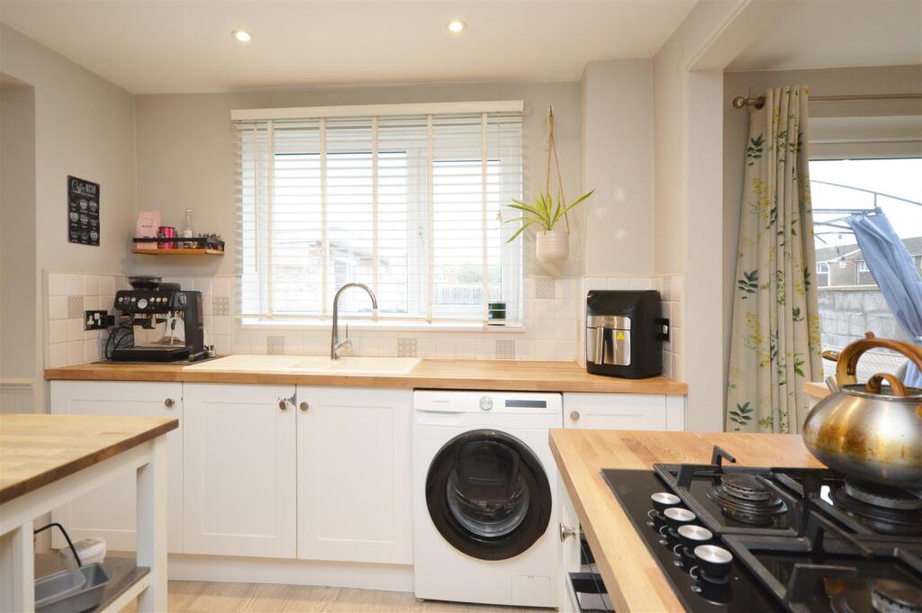 Kitchen / Breakfast Room