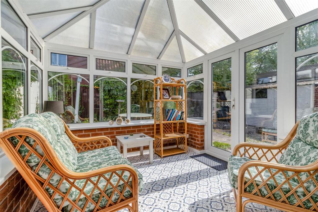 8646417-interior08.jpg