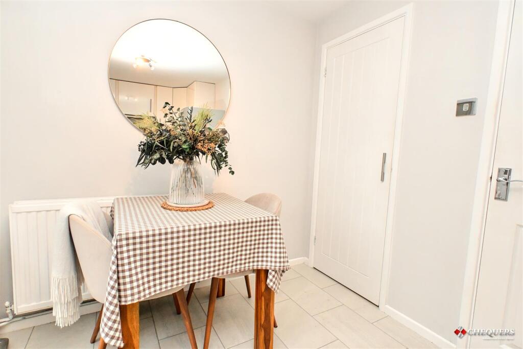 Kitchen/ dining room