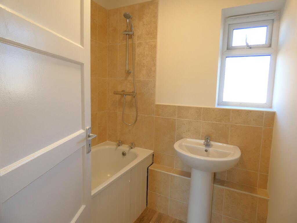 Pic 9 Bathroom.JPG