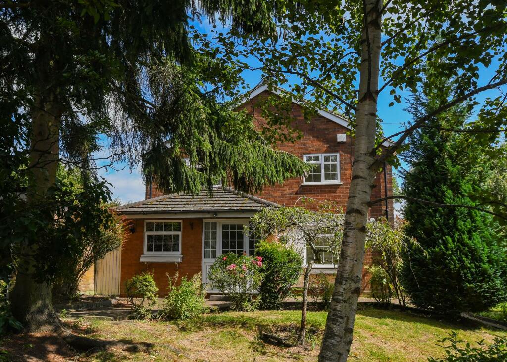 30 The Pavement - Front (3).jpg