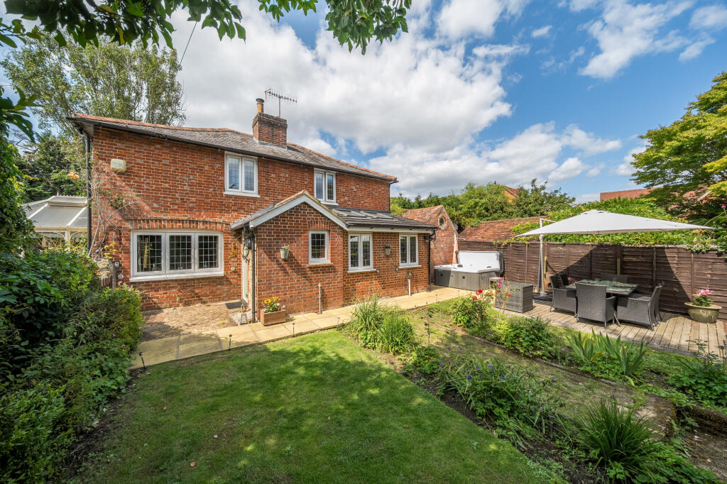 Lower Eashing Lane, Godalming, GU7