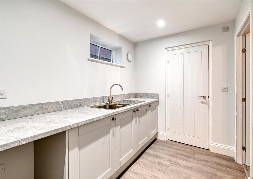 1 Crossfields Crescent-5.jpg