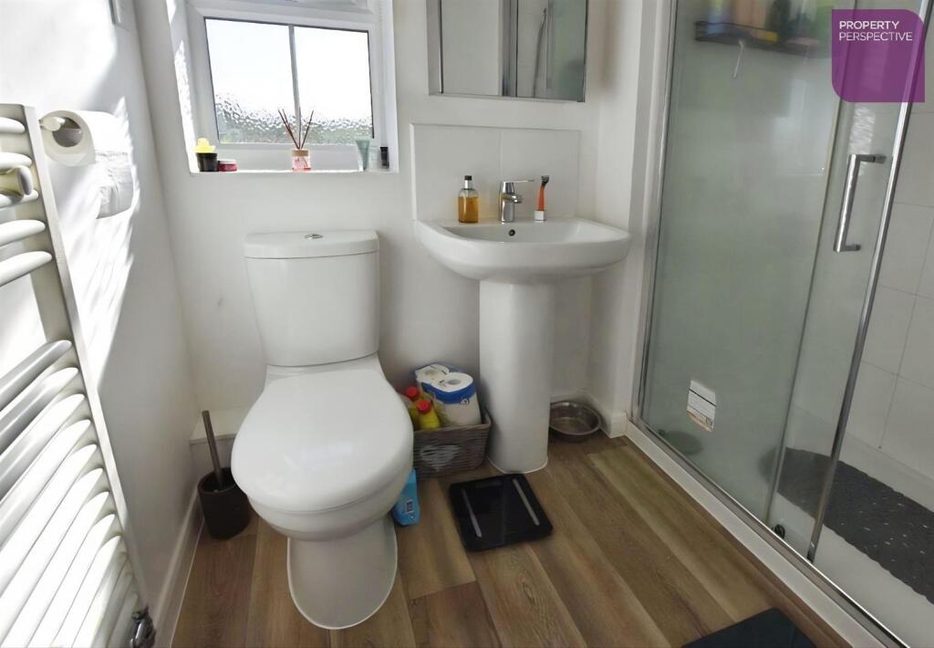 4fb108fc-en-suite.jpg