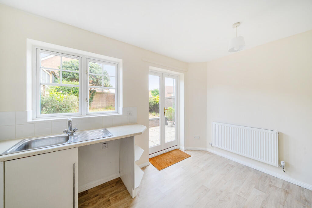 Kitchen / breakfa...