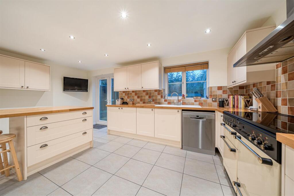 18 Poplar Grove, Ryton On Dunsmore (1).jpg